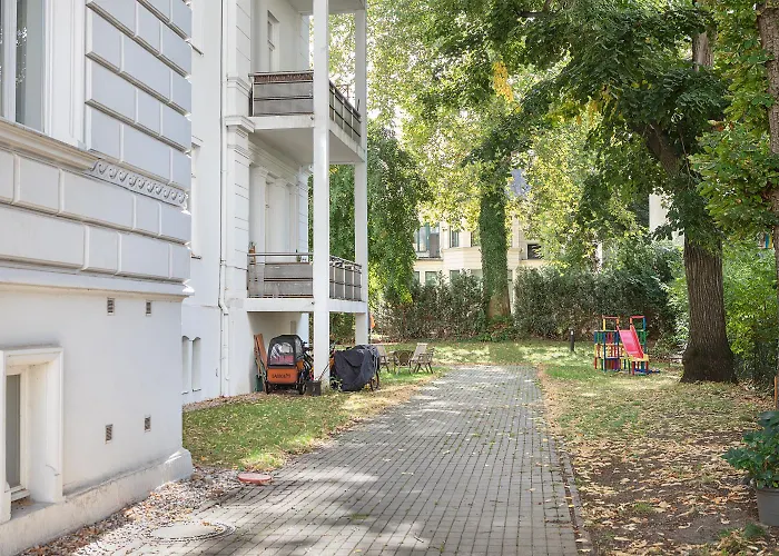 شقة 3 Schlafzimmer - Gruene Oase Im Hinterhaus - 1-9 Personen - Smarttv - Wlan - Waschmaschine - Trockner